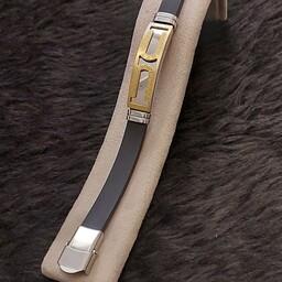دستبند چرم اسپرت مردانه و زنانه با پلاک استیل طلایی نقره ای طرح ورساچه با بند مشکی و قفل ساعتی