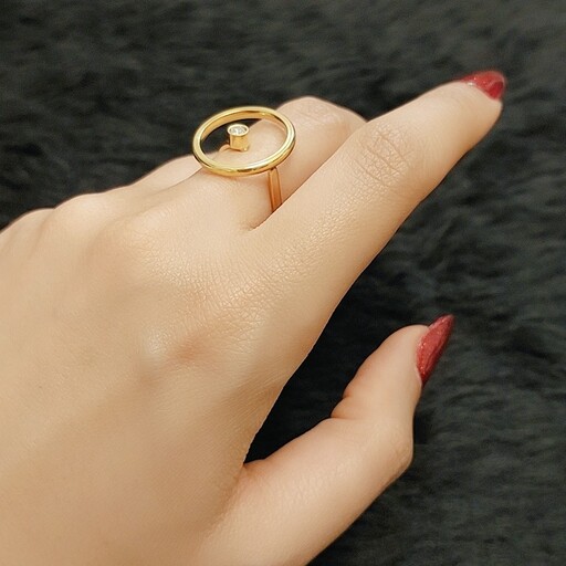 انگشتر اسپرت زنانه و دخترانه طرح دایره تک نگین طلایی ، استیل رنگ ثابت ، سایزبندی دارد