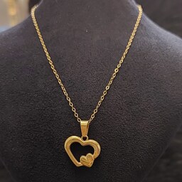 گردنبند زنانه و دخترانه ظریف طرح قلب طلایی ، شامل پلاک ( مدال ) و زنجیر 45 سانتی ، استیل رنگ ثابت