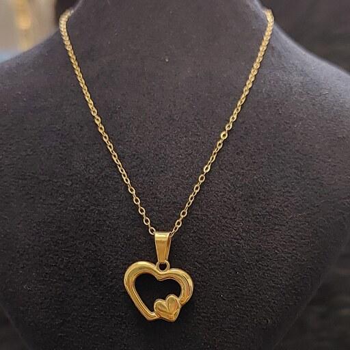 گردنبند زنانه و دخترانه ظریف طرح قلب طلایی ، شامل پلاک ( مدال ) و زنجیر 45 سانتی ، استیل رنگ ثابت