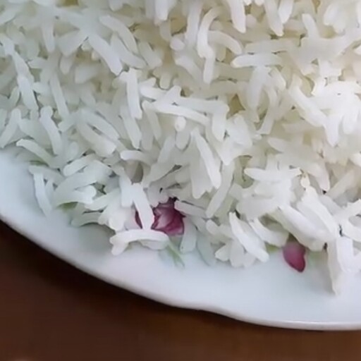 برنج دم سیاه جزو با کیفیت ترین برنج ایرانی است که عطر و طعم خاص آن نشان از مرغوبیت بالای این برنج است، این برنج از خانوا