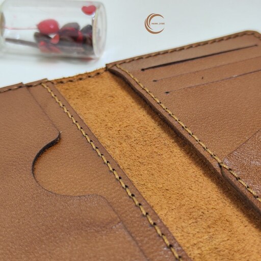 کیف کارت چرم طبیعی و دستدوز دارای 5 جای کارت قابل سفارش با رنگ و ابعاد دلخواه 