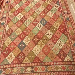 فرش دستبافت گلیم قالیچه  تار و پود پشمی 
اندازه 2 در 1.30 
جنس تار و پود پشمی