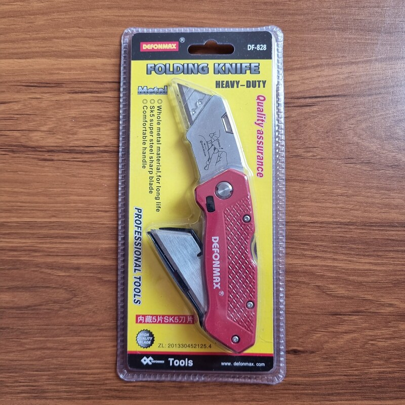 کاتر چاقویی تاشو ذوزنقه Defonmax DF-828