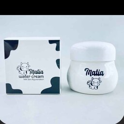کرم کاسه ای شیر گاو ماتیا 85 گرم حاوی شیر گاو می باشد این کرم مناسب برای همه انواع پوست ، روشن کننده و درخشان کننده است