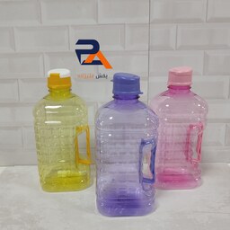 بطری اب رنگی یک ونیم لیتری دسته دار درب ضامنی و پیچی 3رنگبندی تهیه شده ازموادنو