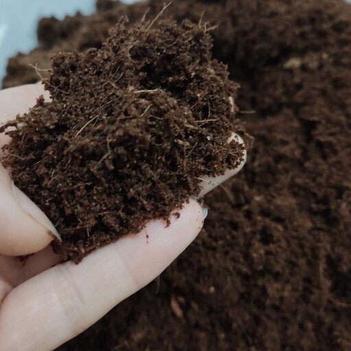 خاک کوکوپیت سریلانکا ارگانیک و تمیز  بسته بندی 3لیتری وزن 1250گرم(ارسال با پست پیشتاز)