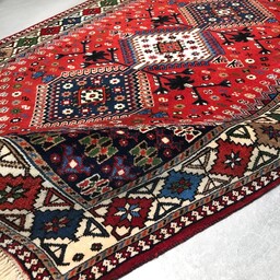 فرش دستبافت قشقایی (یلمه شیراز) نقشه3ترنج،زمینه رنگ قرمز
