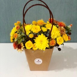 باکس گل زنبیلی کرافت تهیه شده از گل های با درجه کیفیت فوق ممتاز و ممتاز