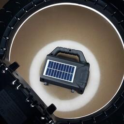 اسپیکر بلوتوثی قابل حمل دارای پنل خورشیدی و چراغ قوه قوی 