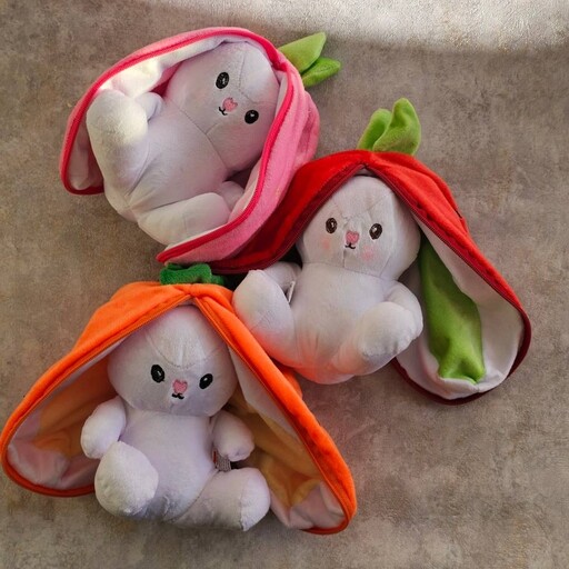 عروسک سورپرایز نانو کیفیت عالی بادوام (خرگوش ترند) مناسب هدیه طرح های هویج و توت فرنگی و ... فروش عمده و خرده عروسک ترند