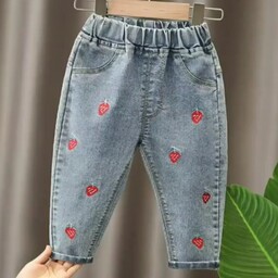 شلوار جین دخترانه با طرح توت فرنگی برند وارداتی چین سایز  5سال فقط موجوده 