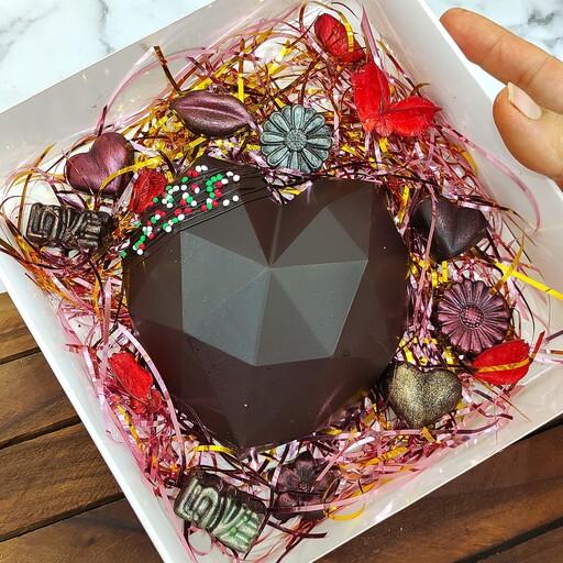 شکلات قلب سورپرایز ولنتاین خالی در سایز کوچیک مناسب برای غافلگیر کردن عشقتون میتونید هدیه مورد نظرتون رو هم زیرش بگذارید