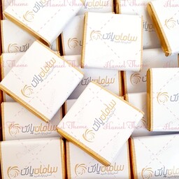 شکلات های کوچک با لوگوی شرکت در بسته های ده تایی   