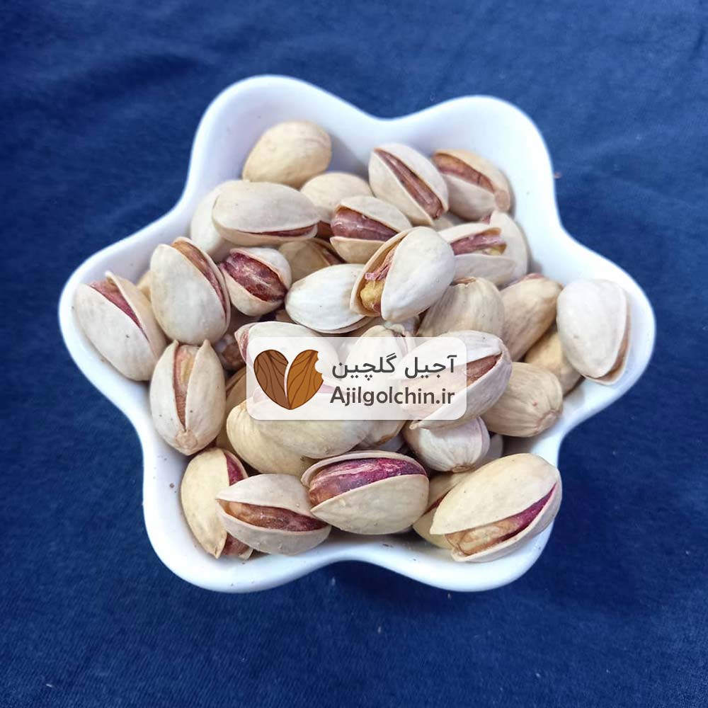 پسته احمد آقایی نمک سود