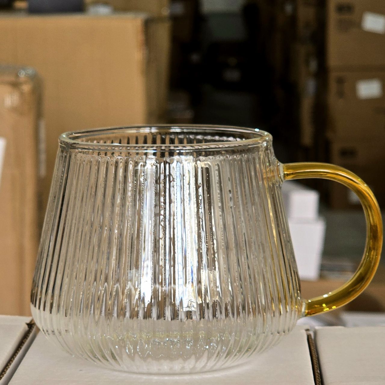 لیوان پیرکس شیاردار تپل دسته طلایی  