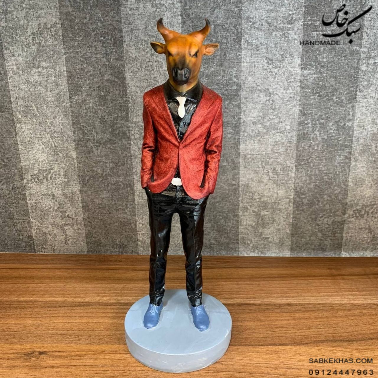 مجسمه دکوری کاراکتر گاو شاخ دار