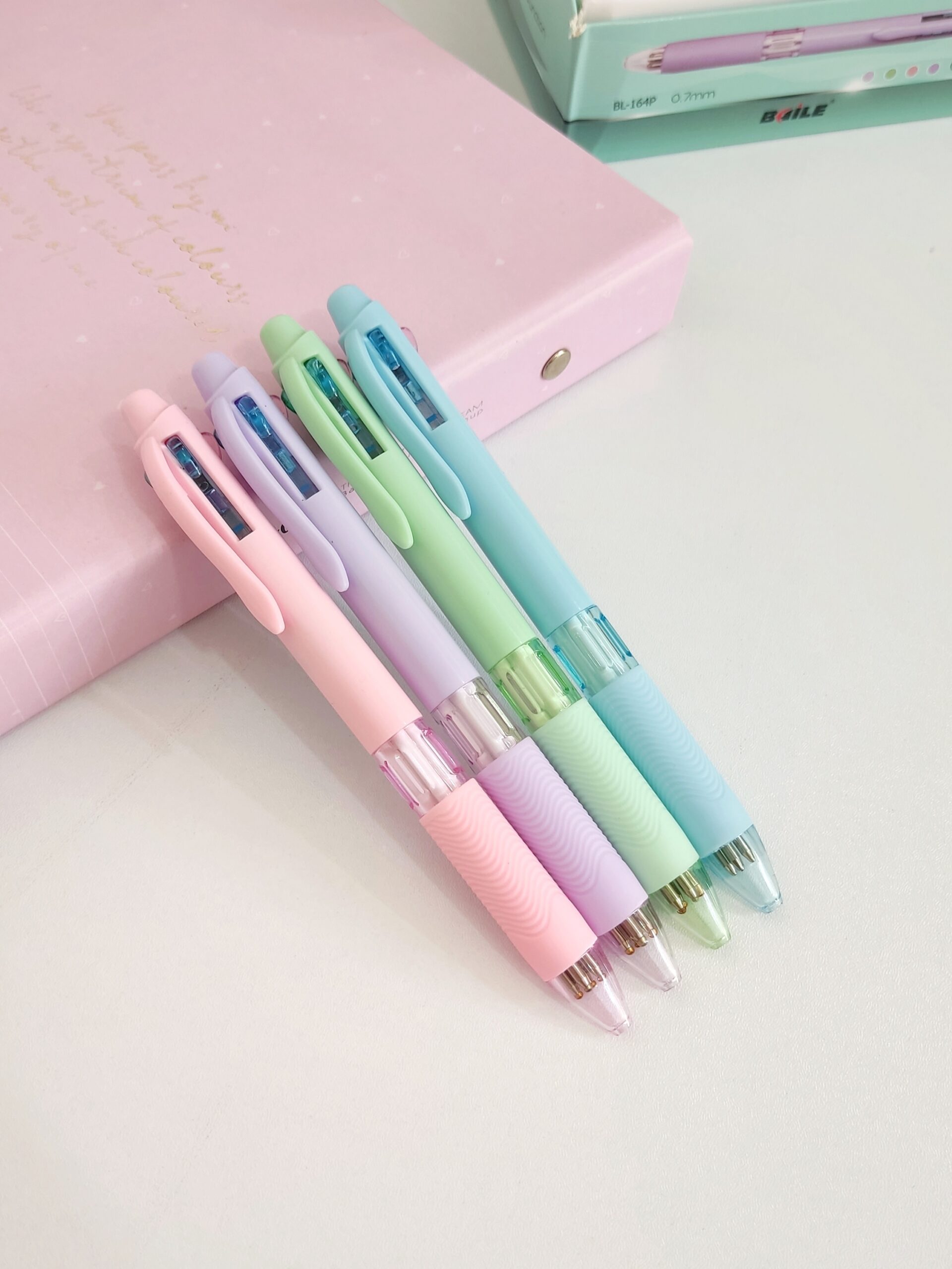 خودکار چهار رنگ گریپ دار پاستلی 0.7