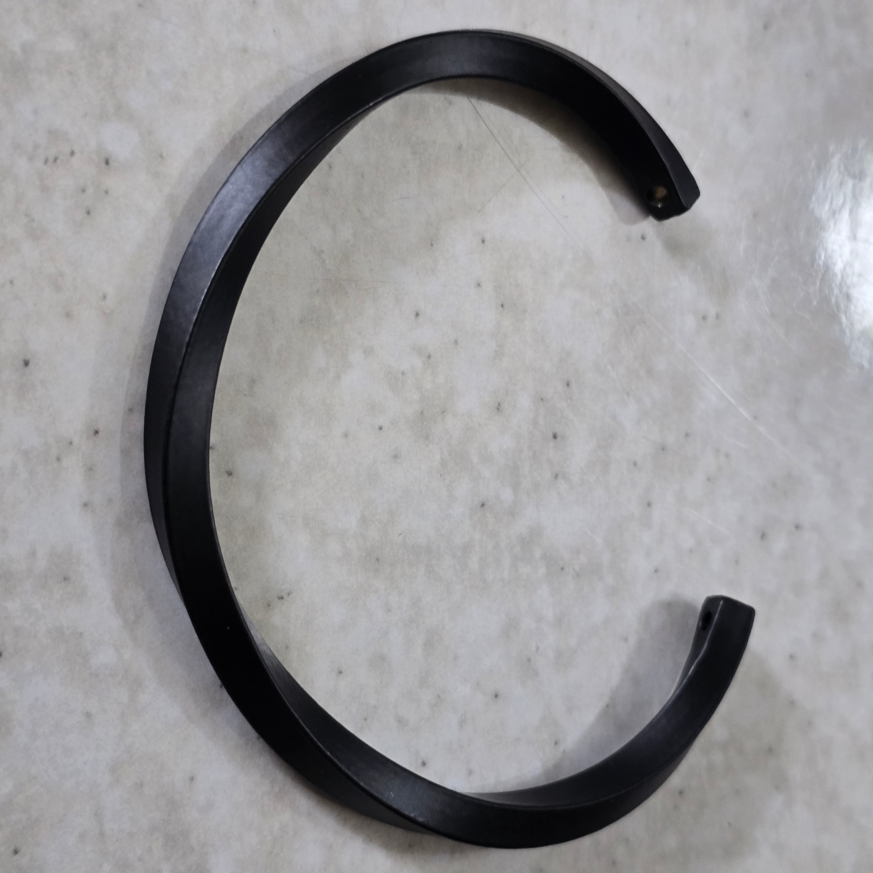 دستبند بنگل پیچ مردانه مشکی 