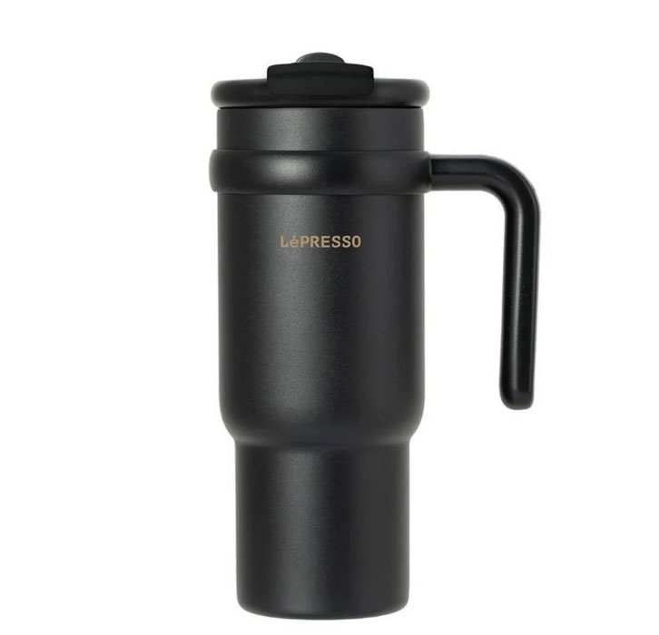 ماگ استیل لپرسو LP024 مشکی مات، 900 میلی لیتر، دارای دسته و درپوش، مناسب سفر و محل کار.