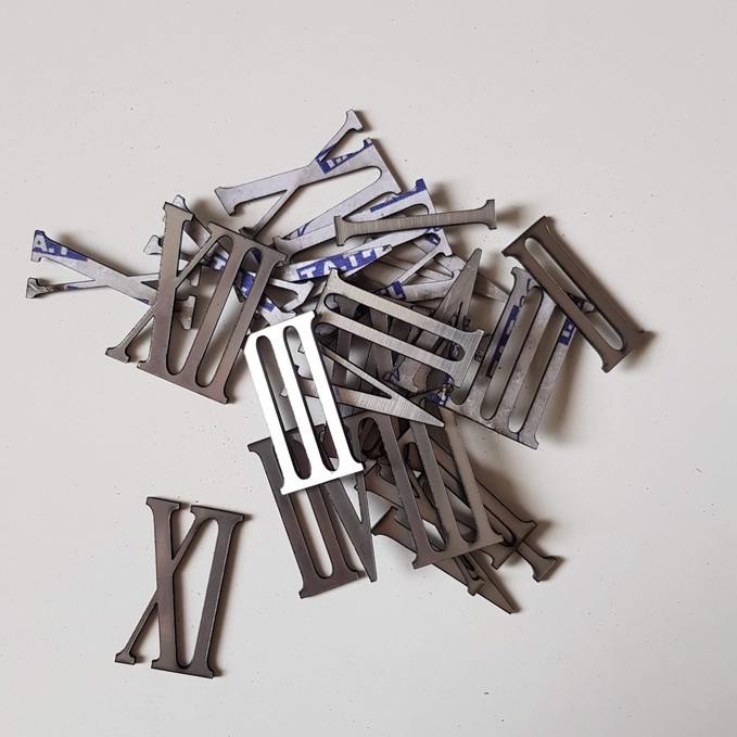 اعداد ساعت یونانی سایز متوسط (نقره ای)