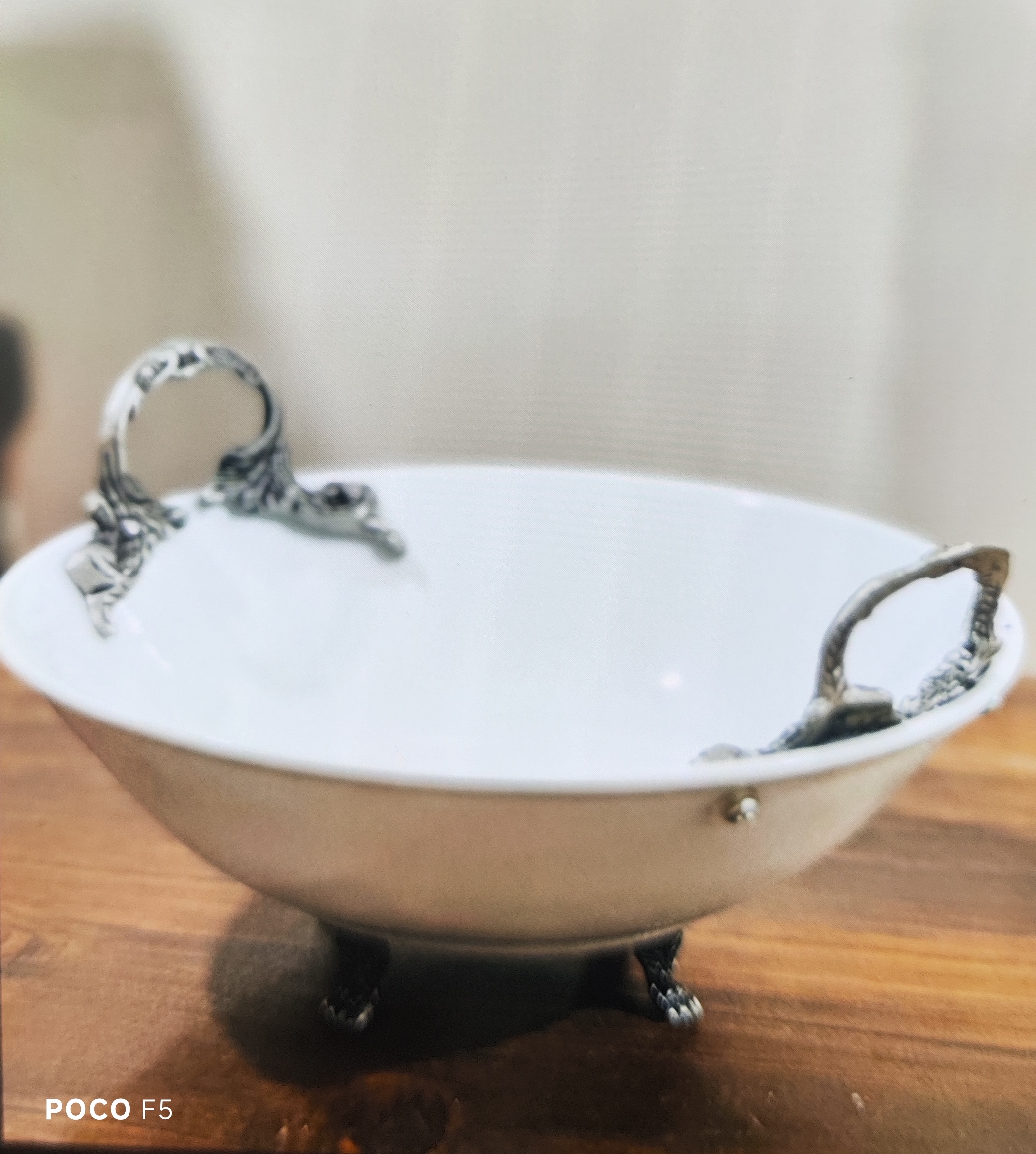 شیرینی خوری سرامیکی پایه دار سرامیکی مدل پیوتر پایه فلزی