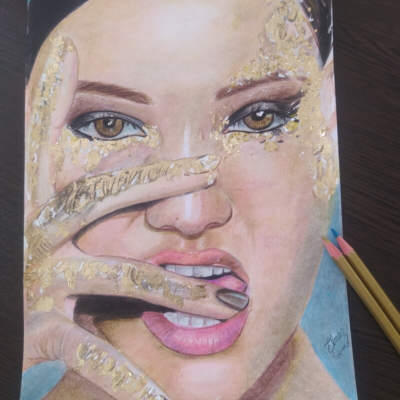 نقاشی مدادرنگی چهره ورق طلا