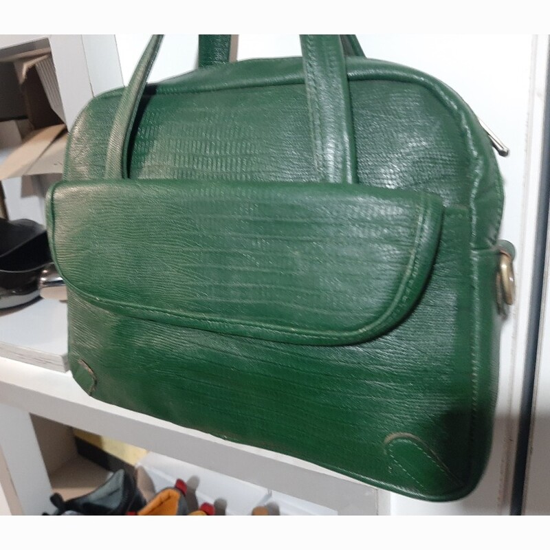 کیف چرم  زنانه رنگ سبز  خوشرنگ بسیار زیبا و شیک و بادوام 