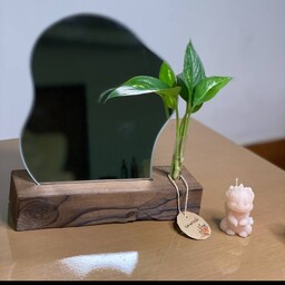 اینه دفورمه با پایه چوبی و گلدان