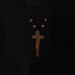 گردنبند دست ساز چوبی طرح صلیب
