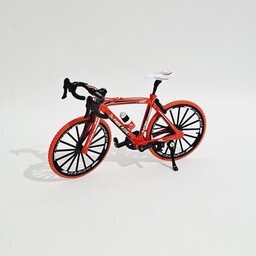 ماکت فلزی دوچرخه کورسی رنگ قرمز مقیاس یک هشتم طول 20 سانتی متر 