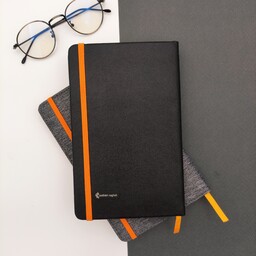 دفتر یادداشت (مشق) چرمی جلد نارنجی رنگ، صد برگ مدل مداد رنگی، دارای کش رنگی، دانش آموزی، دانشجویی، پدیده نقش، سررسید