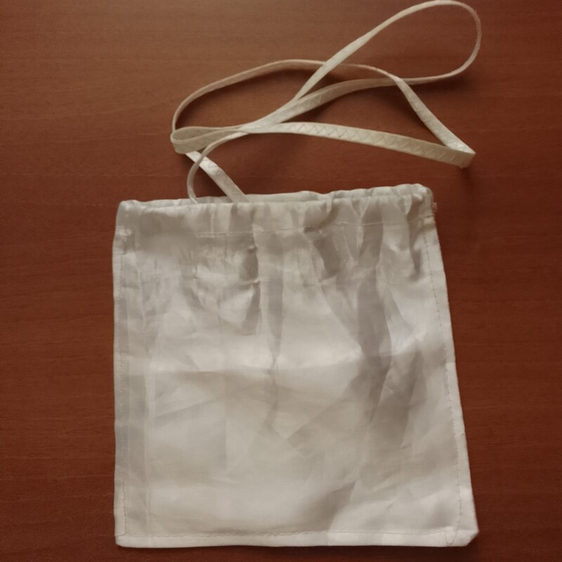 کیسه کیف محافظ پارچه ای ساتن ساده سفید بند دار جمع شو ابعاد 18در18 جمع شو با بند