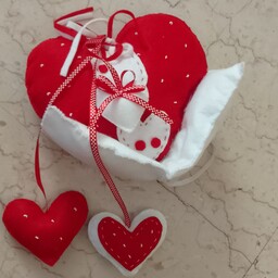 آویز قلب قرمز سفید نمدی پارچه ای کادویی گیفت هدیه عروسک درب قد 18 دستساز
