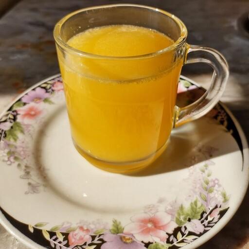 آب نارنج طبیعی خالص صاف شده در بطری های یک ونیم لیتری