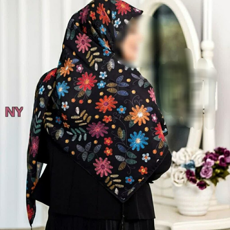 روسری مجلسی نخی مشکی با گل های رنگی چاپی منگوله دار 