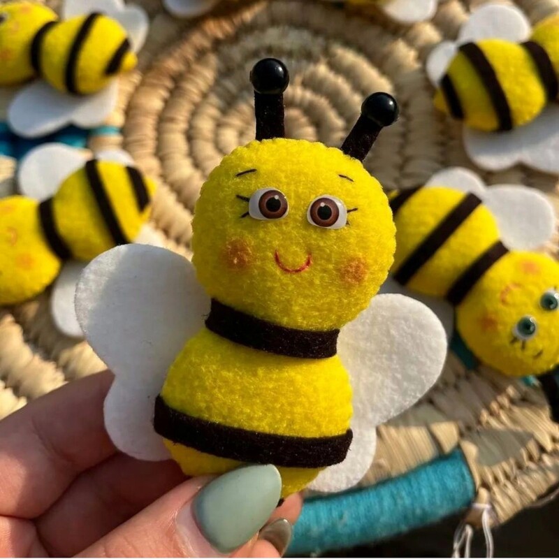  زنبور نمدی  عروسکی گیفت آموزشی  گیفت حرف ز سرمدادی زنبور 