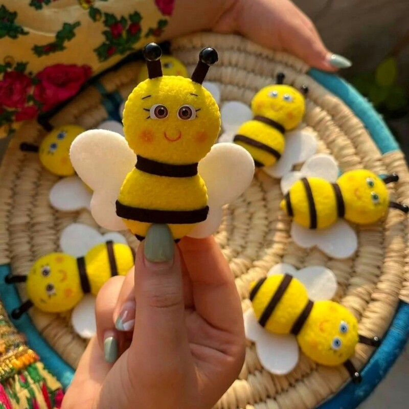  زنبور نمدی  عروسکی گیفت آموزشی  گیفت حرف ز سرمدادی زنبور 
