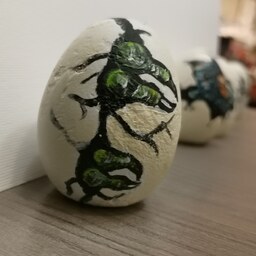 تخم مرغ سنگی با نقاشی دستی طرح پنجه ی اژدها نماد سال 1403