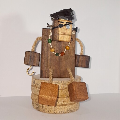 آدمک چوبی مافر دزد دریایی هدیه خاص