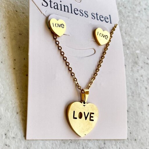 نیم ست طرح قلب love گردنبند طرح  قلبی love طلایی رنگ برند Stainless steel