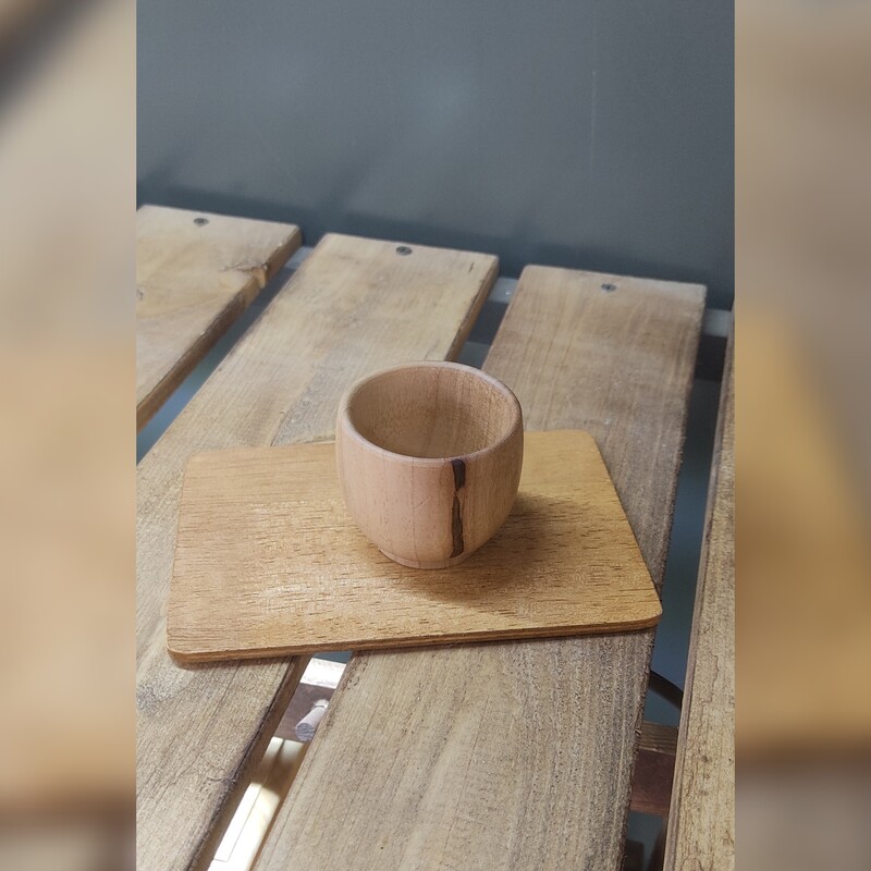 لیوان و شات قهوه خوری چوبی به ابعاد 5 در5 سانتی متر