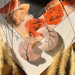 گردنبند زنانه سنگ رز کوارتز ماه ساخته شده با مفتول استیل رنگ ثابت سنگ اصل درجه یک آویز رز کوارتز