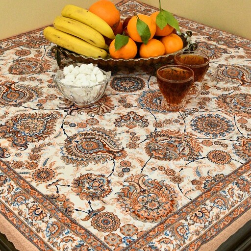 سفره رومیزی مخمل آستردار (پشمکی) طرح فرش کرم یک متر در یک متر هُنر اصفهان قابل شستشو
