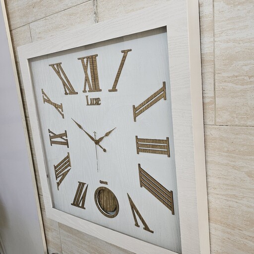 ساعت دیواری چوبی مدل لوکس ( مربع ) قطر 70