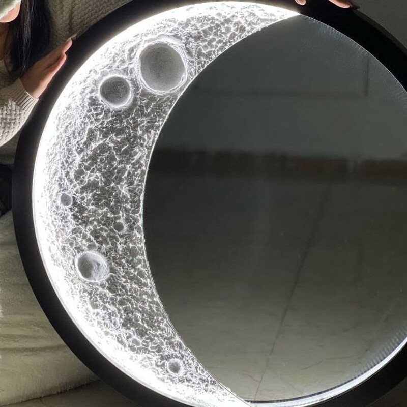 تابلو ماه قطر 70 روی بیس چوبی به همراه آداپتور و نورپردازی
