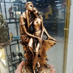 مجسمه زن و مرد عاشقانه پلی استری رنگ ثابت