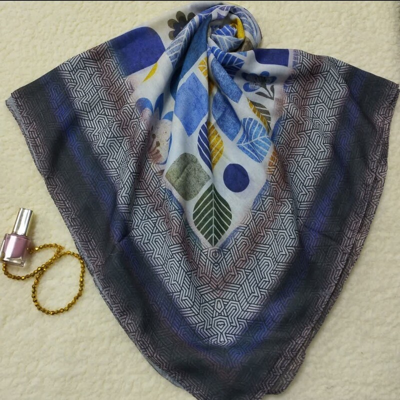 روسری چاپ دیجیتال قواره120 جنس نخ اسپان روی سر لیز نمیخورد دارای 6 رنگ 