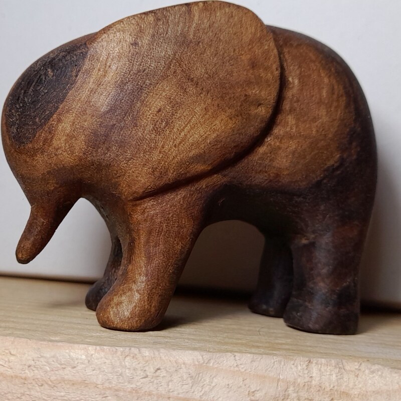 عروسک فیل چوبی دستساز