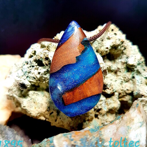 گردنبند دست ساز شب تاب جواهر سنگی برند تولتک کد1895 رنگ آبی و صدفی